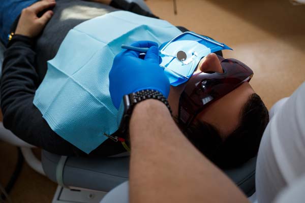 Understanding The Role Of An Emergency Dentist